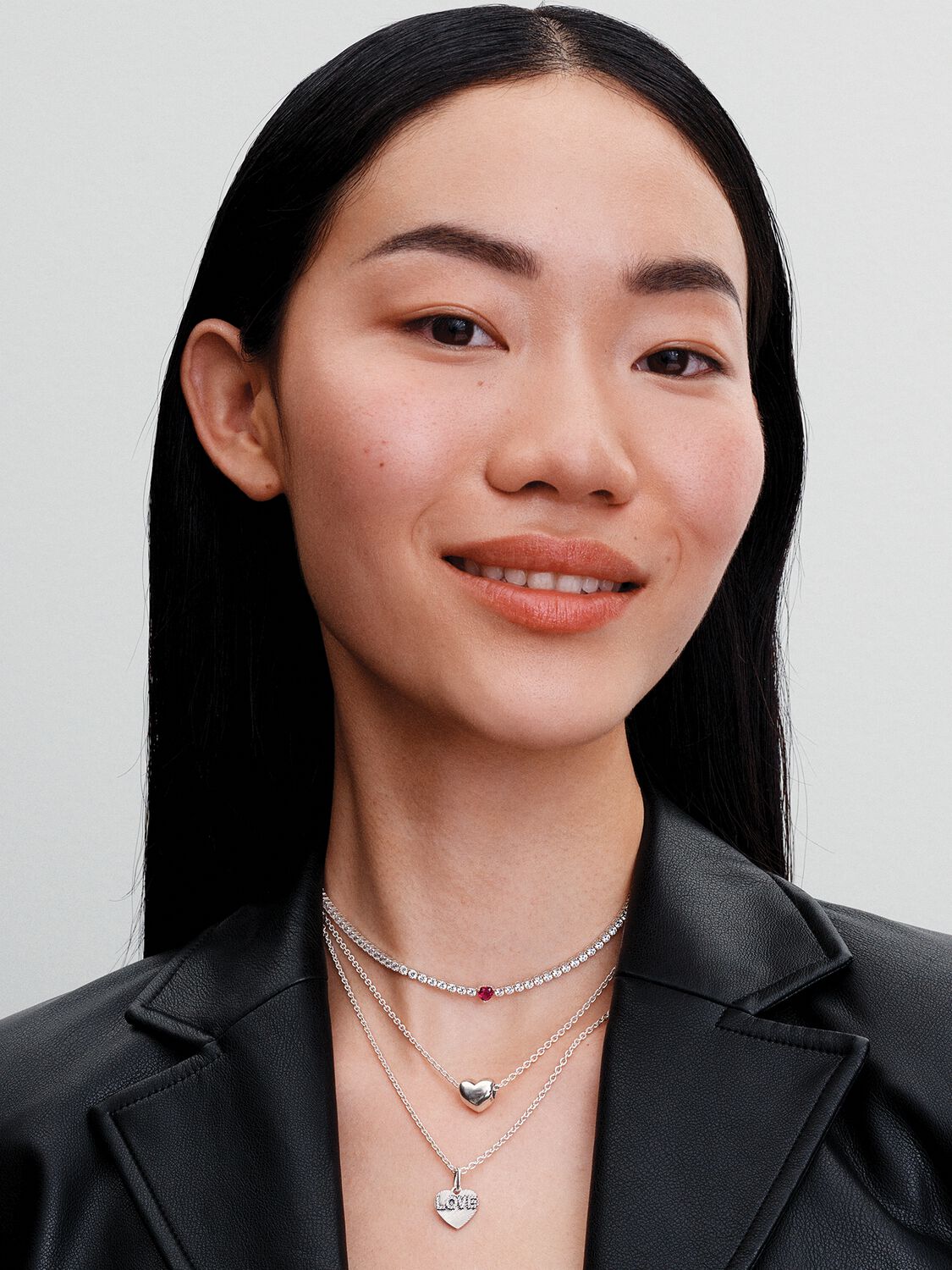 Q424_G_PDP_MODEL_STYLED_04_1x1_RGB