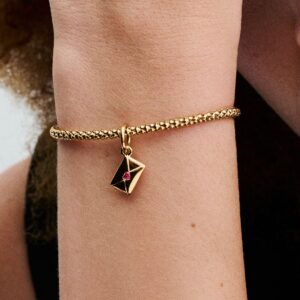 SS24_A_PDP_Model_Single_101_1x1_RGB_charm