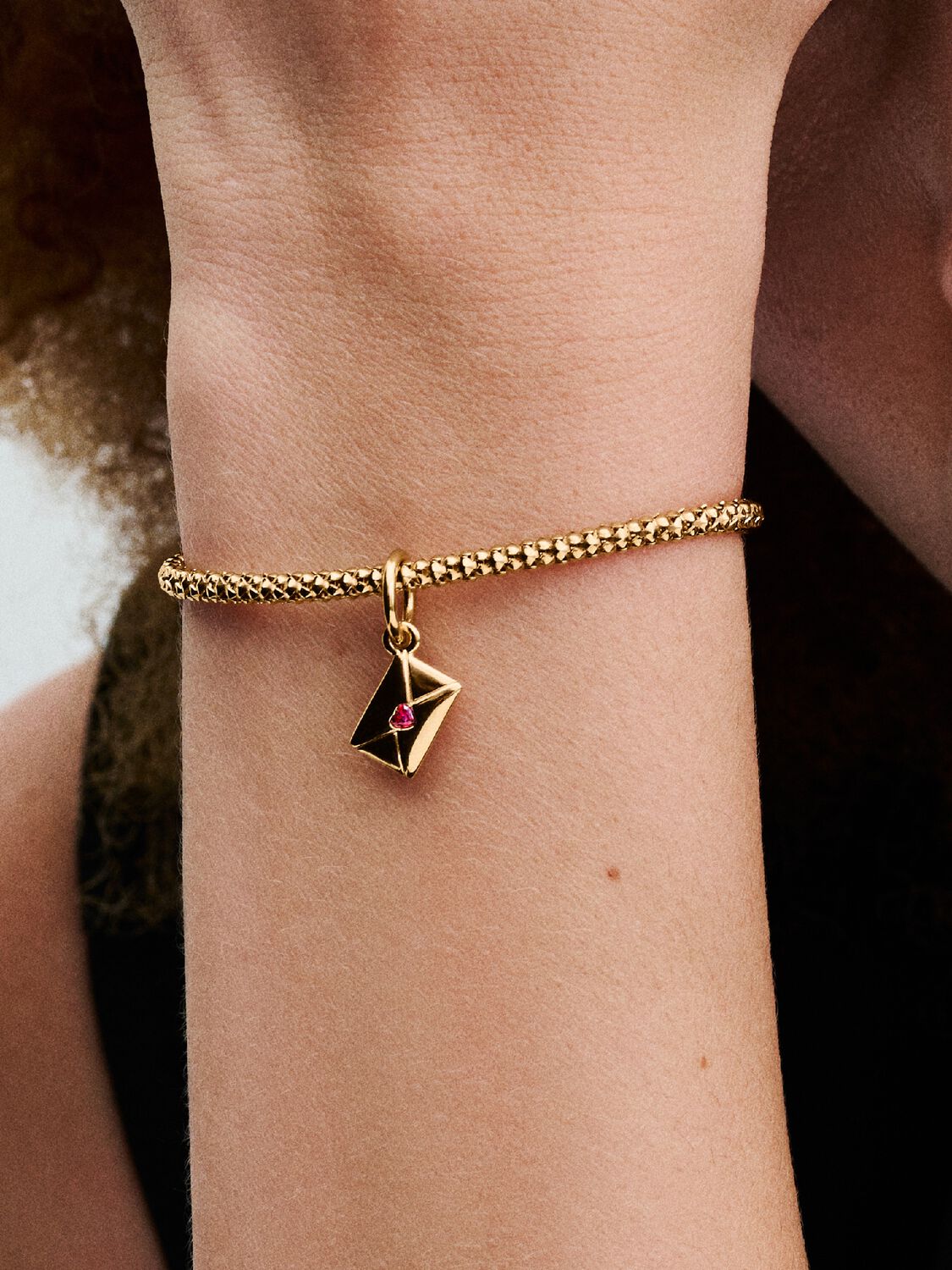 SS24_A_PDP_Model_Single_101_1x1_RGB_charm