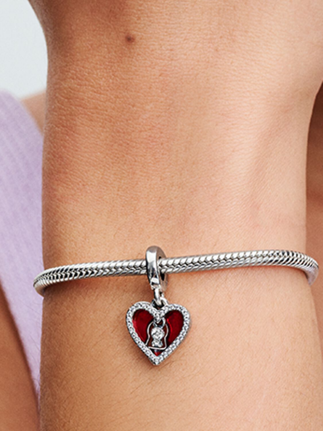 SS24_A_PDP_Model_Single_110_1x1_RGB_charm