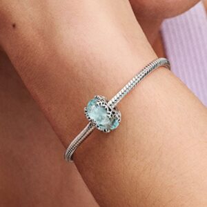 SS24_A_PDP_Model_Single_117_1x1_RGB_charm