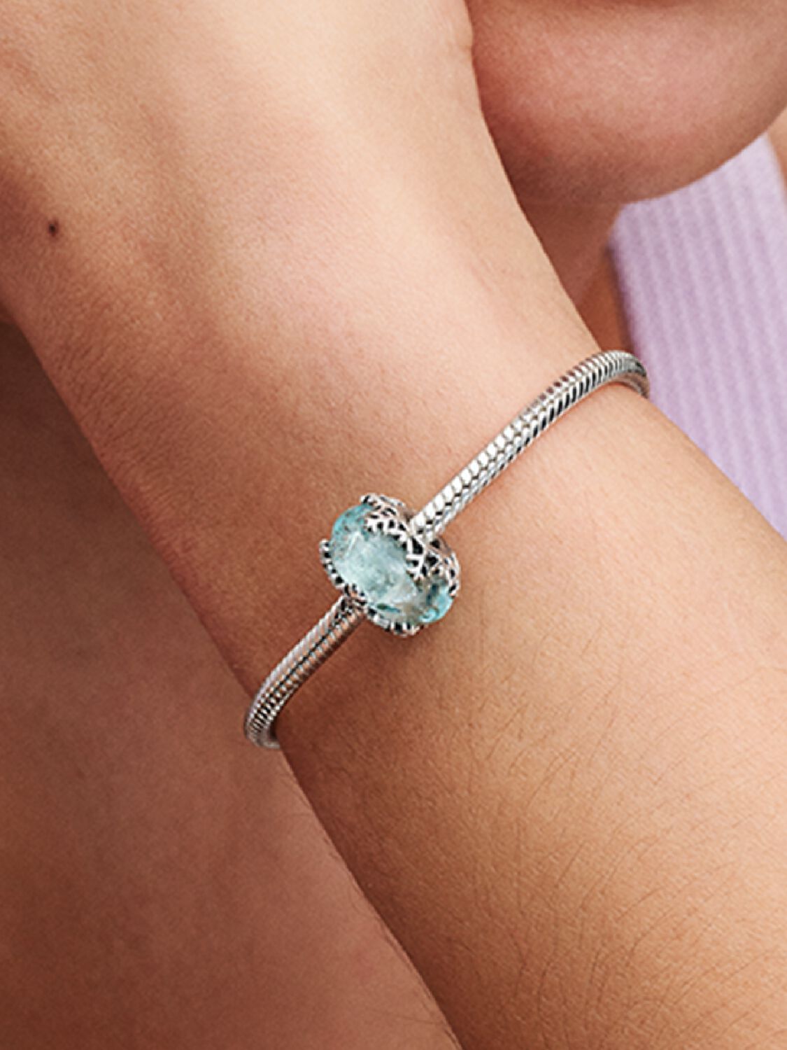 SS24_A_PDP_Model_Single_117_1x1_RGB_charm