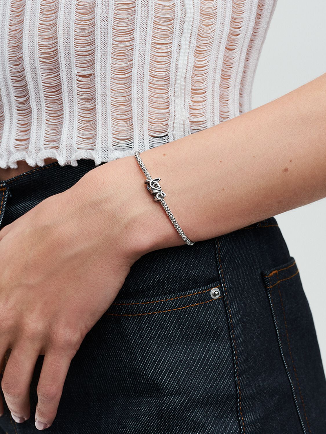 SS24_A_PDP_Model_Single_42_1x1_RGB