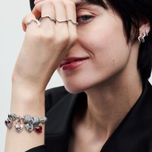 SS24_A_PDP_Model_Styled_19_1x1_RGB