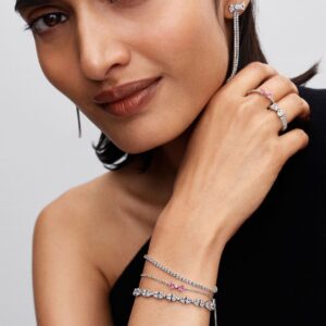 2025Q4G_collection_timeless_go_ac_tp_pdp_model_styled_02_1x1_RGB