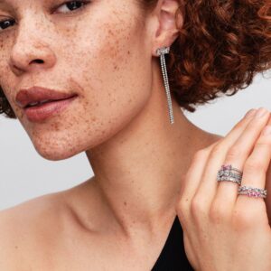 2025Q4G_collection_timeless_go_ac_tp_pdp_model_styled_13_1x1_RGB