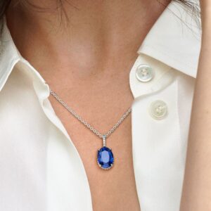 390055C01_ABC123_MODEL_eCOM_02_RGB