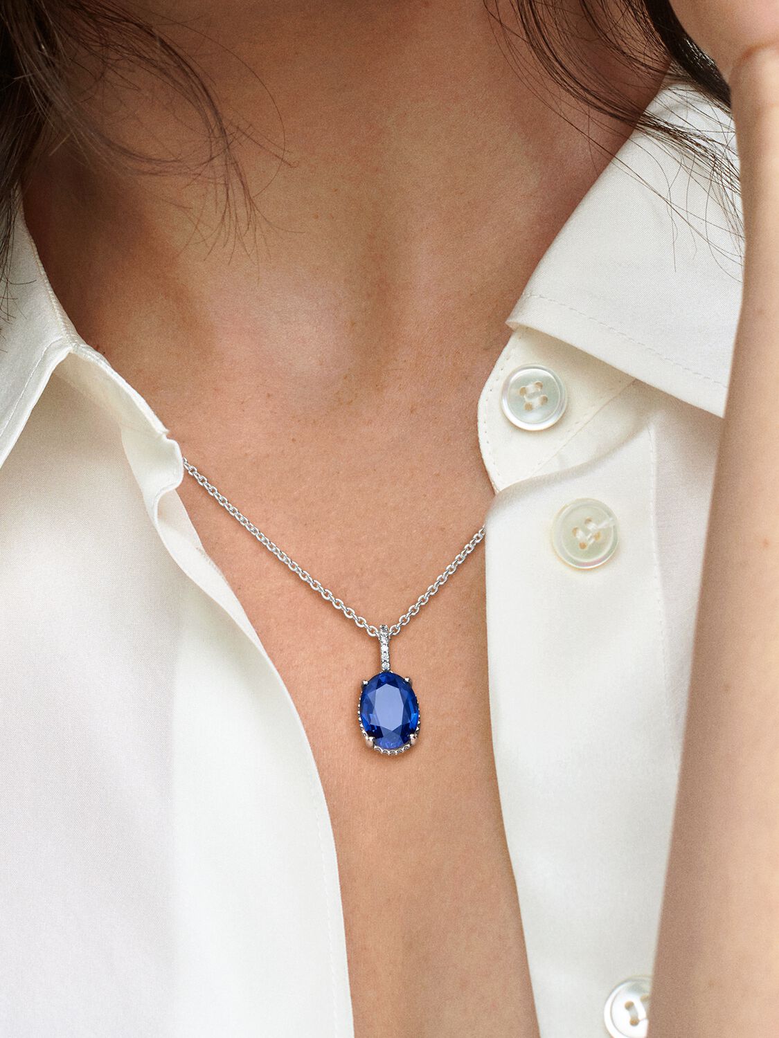 390055C01_ABC123_MODEL_eCOM_02_RGB