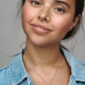 391455C01_ABC123_MODEL_eCOM_01_RGB