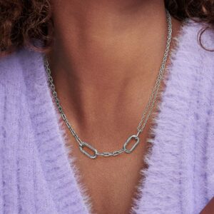 392303C00_ABC123_MODEL_eCOM_02_RGB