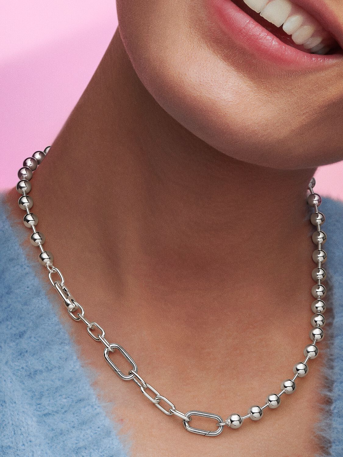 392799C00_ABC123_MODEL_eCOM_02_RGB