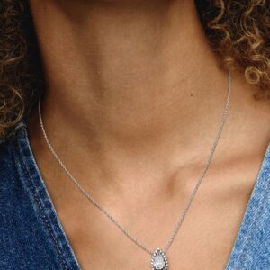 392832C01_ABC123_MODEL_eCOM_02_RGB