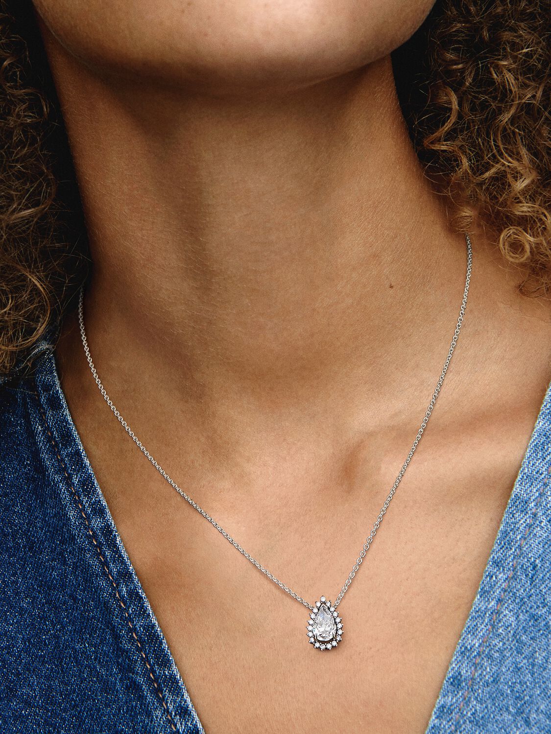 392832C01_ABC123_MODEL_eCOM_02_RGB