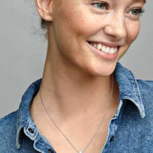 396240CZ_ABC123_MODEL_eCOM_01_RGB