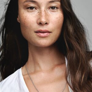 399260C00_ABC123_MODEL_eCOM_01_RGB