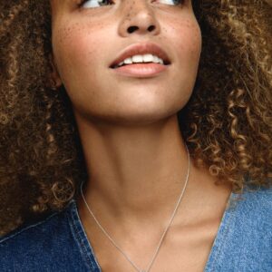 399487C01_ABC123_MODEL_eCOM_01_RGB