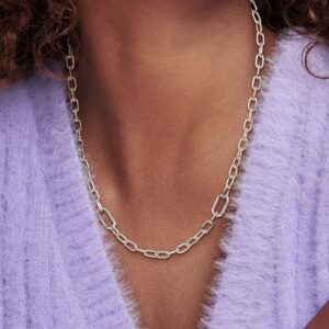 399685C00_ABC123_MODEL_eCOM_02_RGB