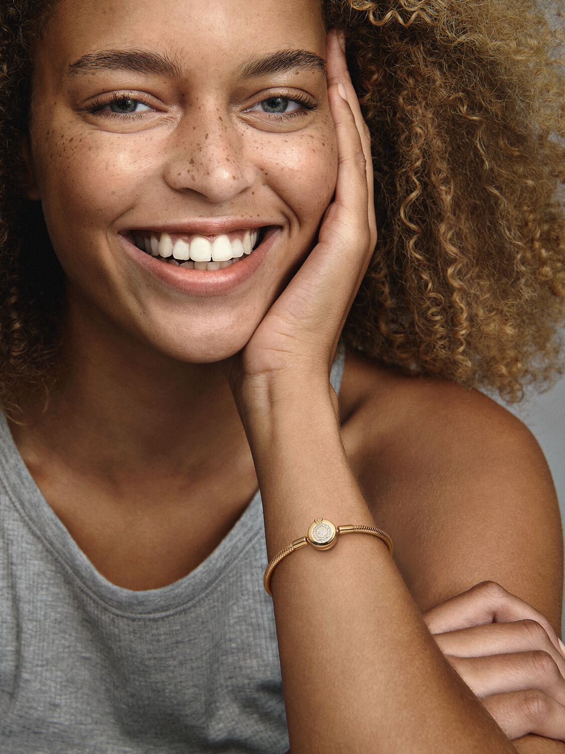 569046C01_ABC123_MODEL_eCOM_01_RGB