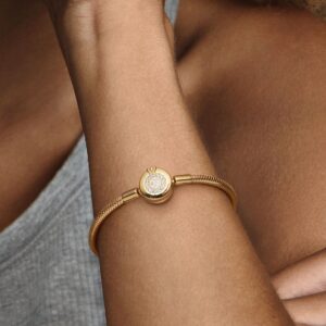 569046C01_ABC123_MODEL_eCOM_02_RGB