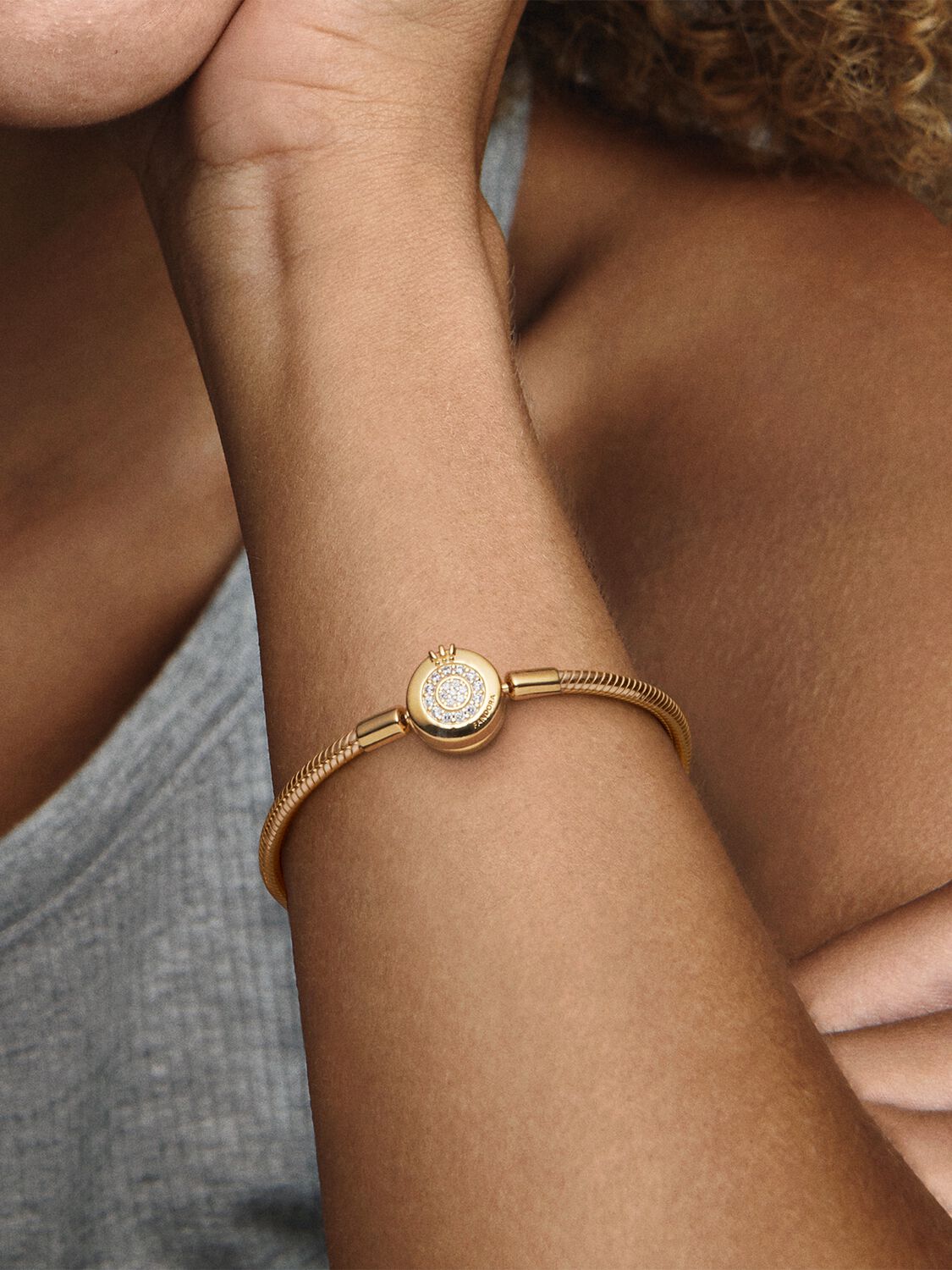 569046C01_ABC123_MODEL_eCOM_02_RGB