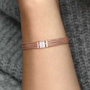 588782C00_ABC123_MODEL_eCOM_02_RGB