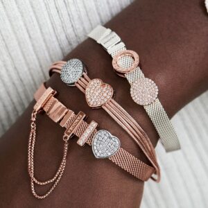 588782C00_ABC123_MODEL_eCOM_03_RGB