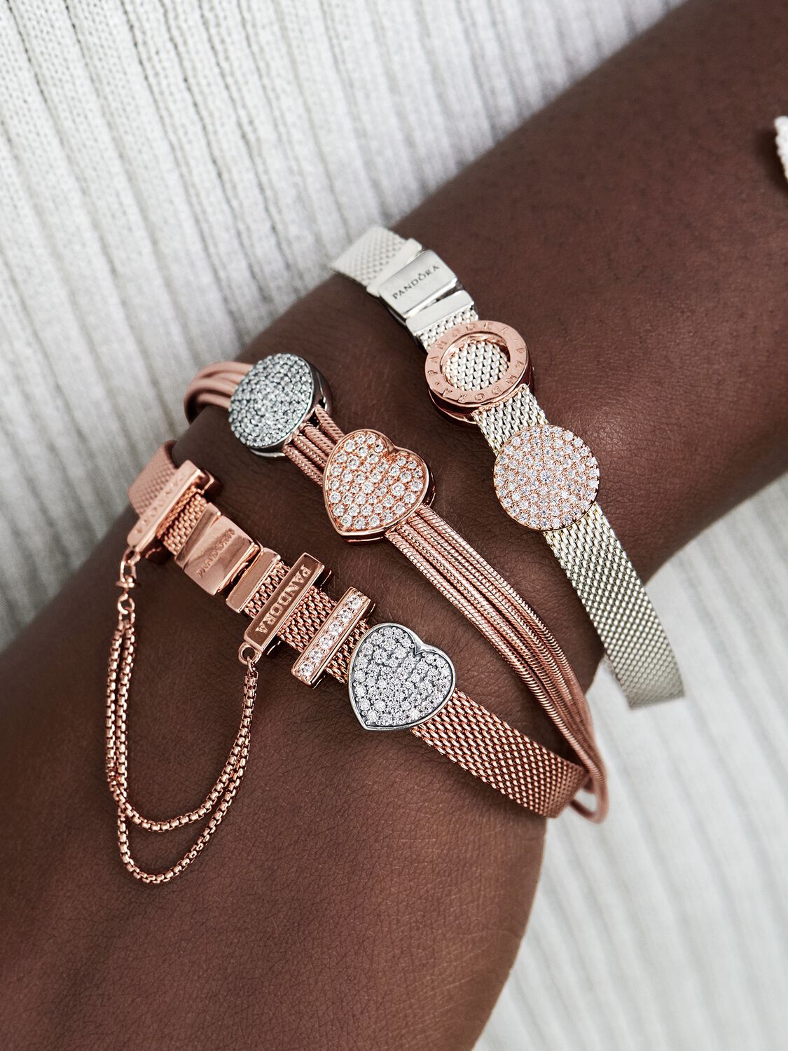 588782C00_ABC123_MODEL_eCOM_03_RGB