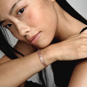 589358C01_ABC123_MODEL_eCOM_01_RGB