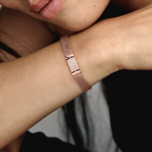 589358C01_ABC123_MODEL_eCOM_02_RGB