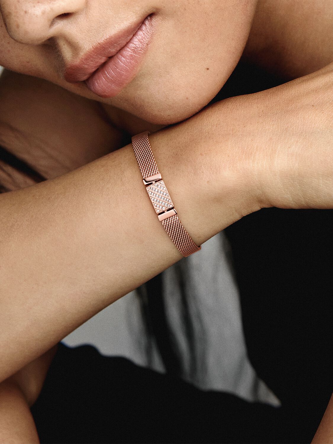 589358C01_ABC123_MODEL_eCOM_02_RGB