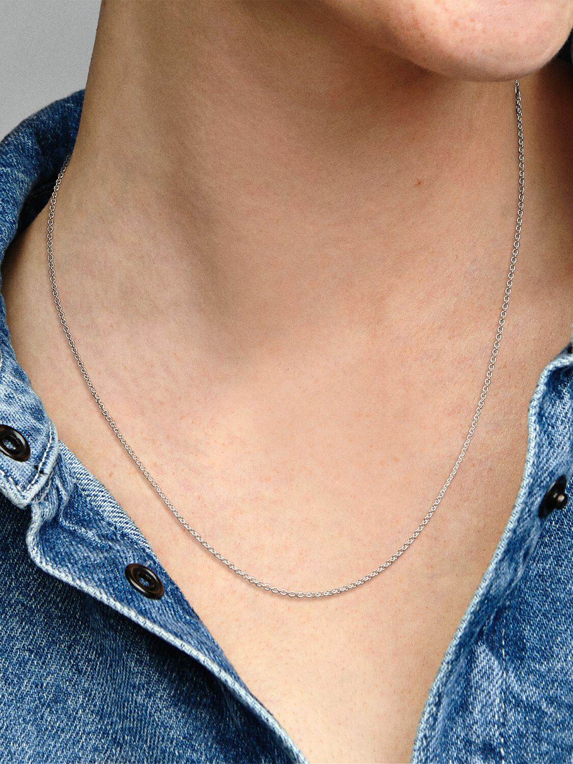 590412_ABC123_MODEL_eCOM_02_RGB