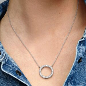 590514CZ_ABC123_MODEL_eCOM_02_RGB