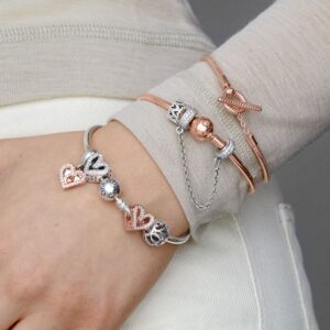 590713_ABC123_MODEL_eCOM_03_RGB