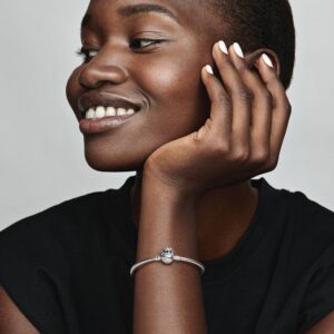 591683C01_ABC123_MODEL_eCOM_01_RGB