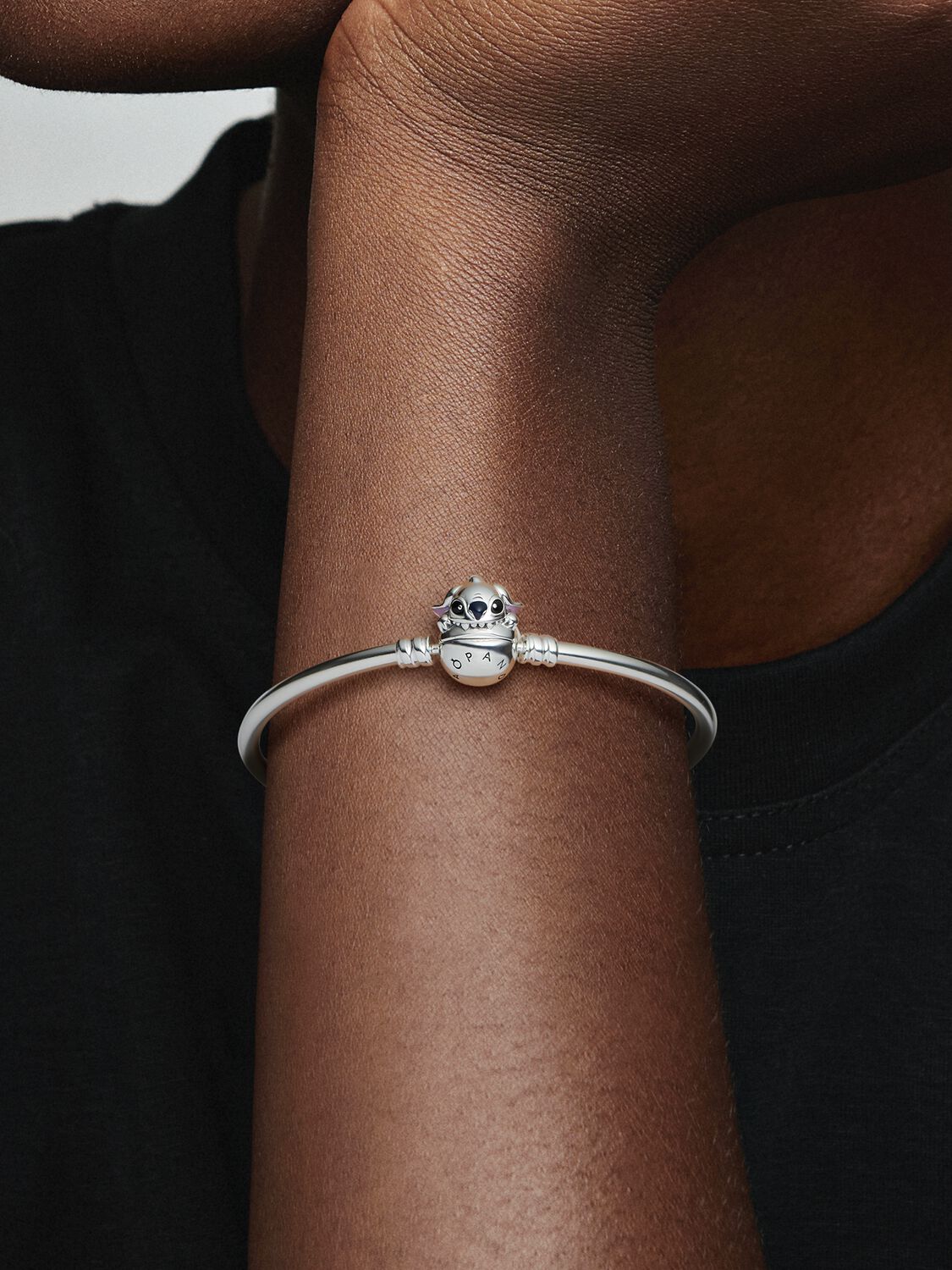 591683C01_ABC123_MODEL_eCOM_02_RGB