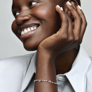 592631C01_ABC123_MODEL_eCOM_01_RGB