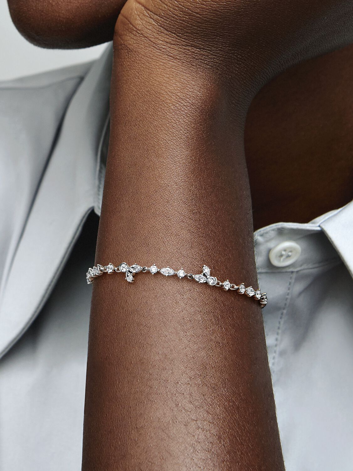 592631C01_ABC123_MODEL_eCOM_02_RGB