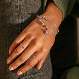 599082C00_ABC123_MODEL_eCOM_05_RGB