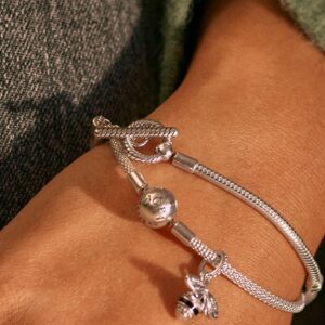 599082C00_ABC123_MODEL_eCOM_05_RGB_bracelet