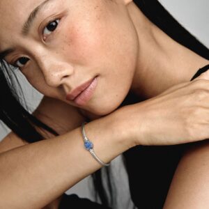 599288C01_ABC123_MODEL_eCOM_01_RGB