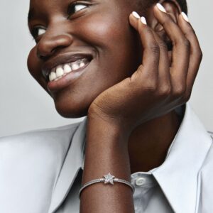 599639C01_ABC123_MODEL_eCOM_01_RGB