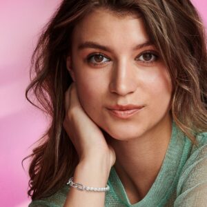 599694C01_ABC123_MODEL_eCOM_01_RGB