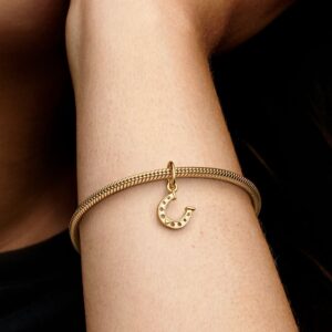 752328C00_ABC123_MODEL_eCOM_02_RGB