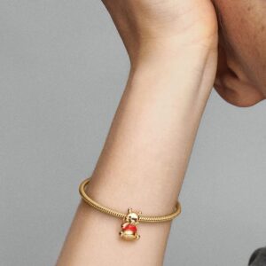 762212C01_ABC123_MODEL_eCOM_02_RGB