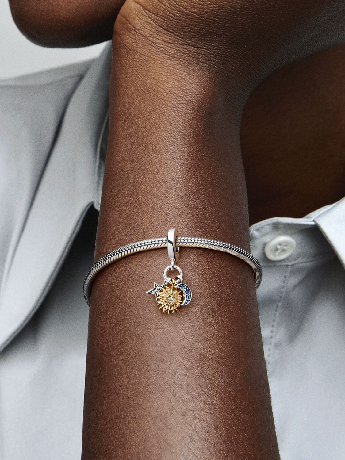 762676C01_ABC123_MODEL_eCOM_02_RGB