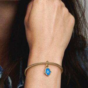 762699C01_ABC123_MODEL_eCOM_02_RGB