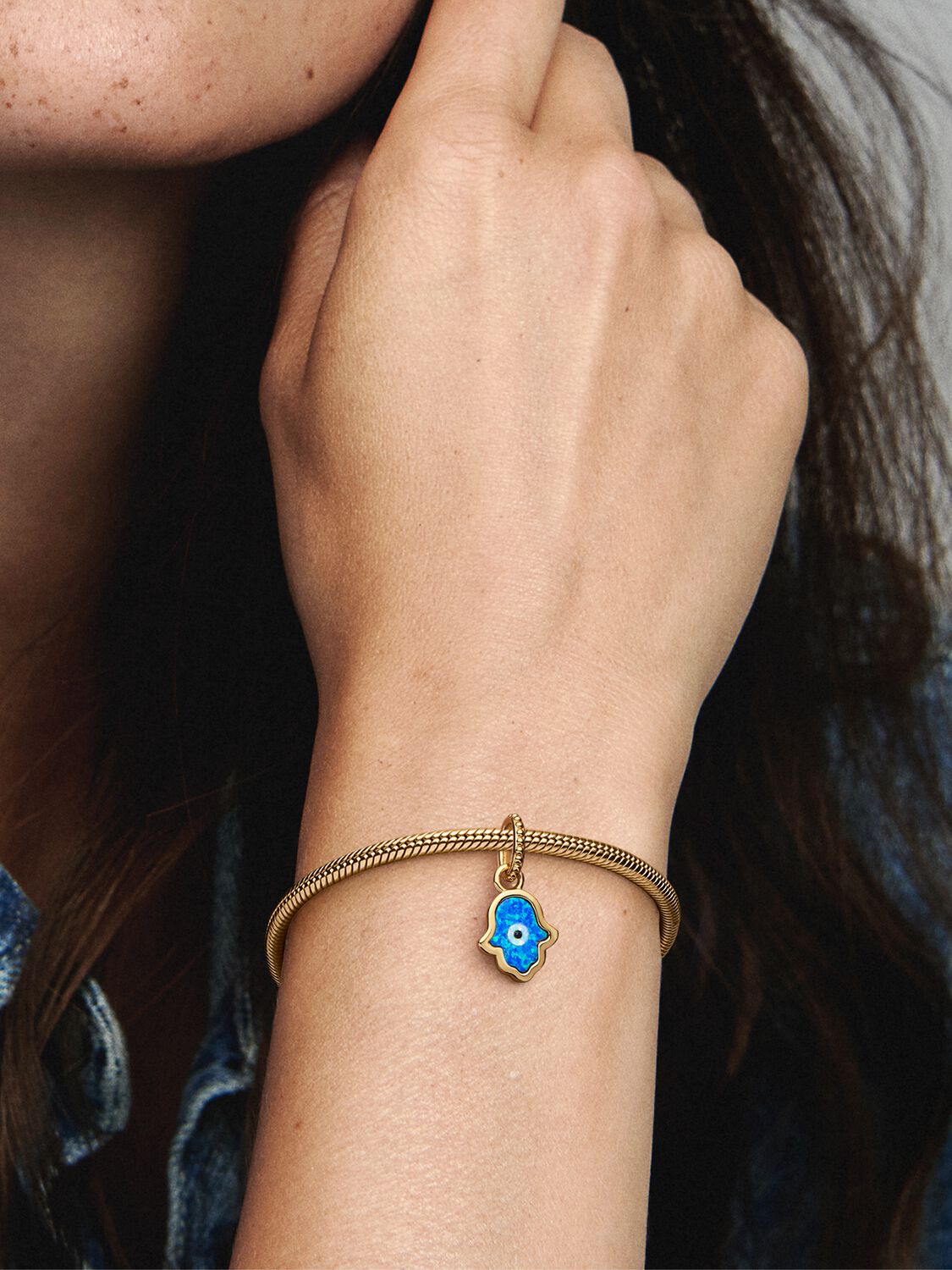 762699C01_ABC123_MODEL_eCOM_02_RGB