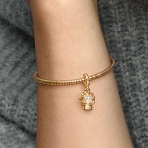 762825C01_ABC123_MODEL_eCOM_02_RGB