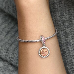 769282C01_ABC123_MODEL_eCOM_02_RGB