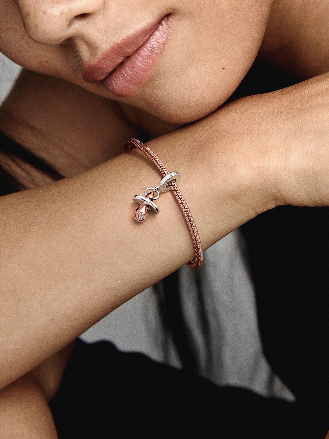 781490C01_ABC123_MODEL_eCOM_02_RGB